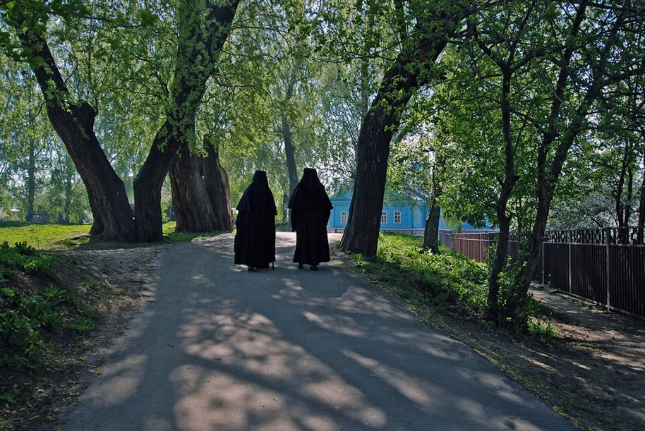 Sisters of holy simplicity