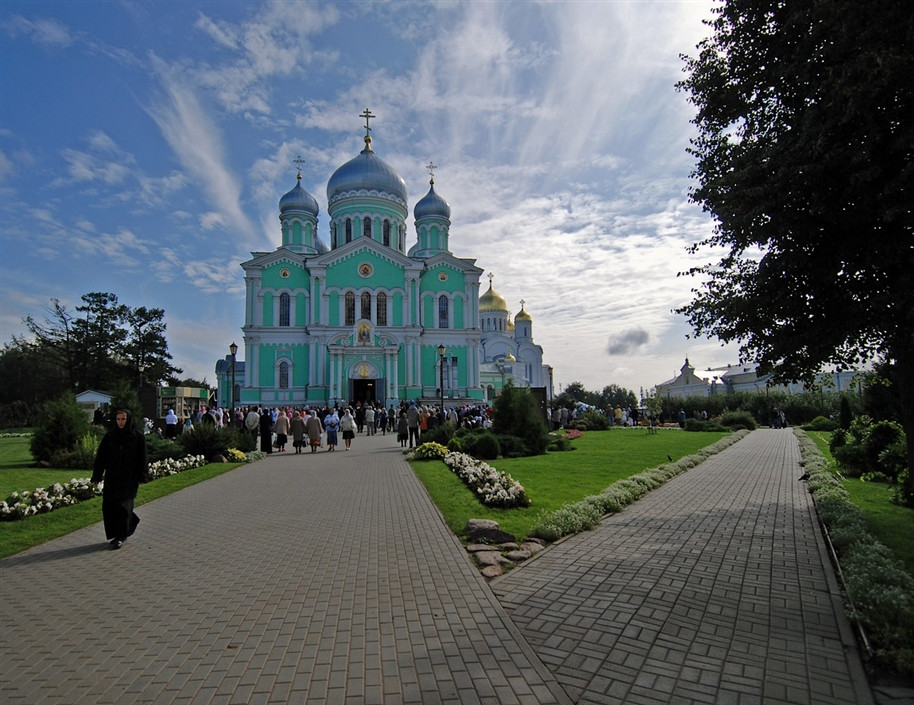 And an angel spread its wings over the home of St. Seraphim