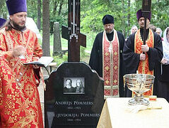 New cross consecrated for grave of parents of New Martyr St. John of Riga