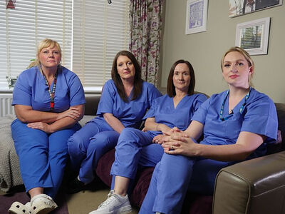 Англия: больничных медсестер заставляют делить раздевалки с мужчинами-трансгендерами