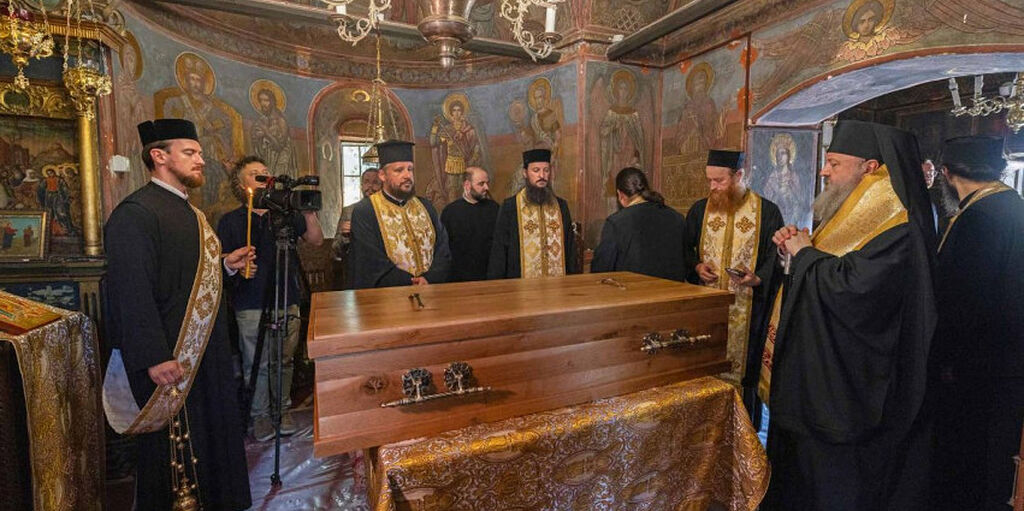 Στη Ρουμανία πραγματοποιήθηκε η εκταφή των λειψάνων του Αγίου Δημητρίου Στανιλοάε