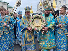 Thousands fill Pochaev Lavra for feast of Pochaev Icon of the Mother of God (+VIDEO)