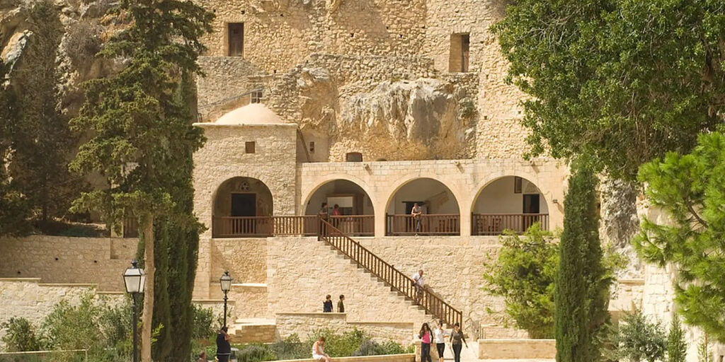 Σε μια επίσκεψη στον Άγιο Νεόφυτο. Μέρος Α.