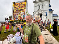 Belarusian and Ukrainian faithful set out on massive processions, 100+ miles