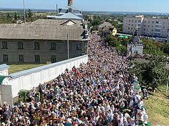 30,000 Ukrainian faithful process to Pochaev Lavra for feast of Dormition