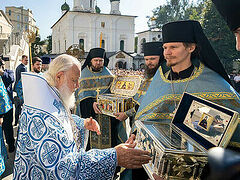 Moscow: Meeting of the relics of two St. Euphrosynes (+VIDEO)