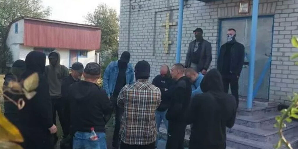 Στην Περιφέρεια Κιέβου εγκληματίες με μπαλακλάβες κατέλαβαν ακόμα ένα ναό της Ουκρανικής Ορθόδοξης Εκκλησίας