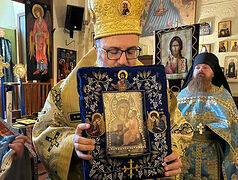 Antiochian bishop and faithful greet wonderworking Hawaiian icon in England