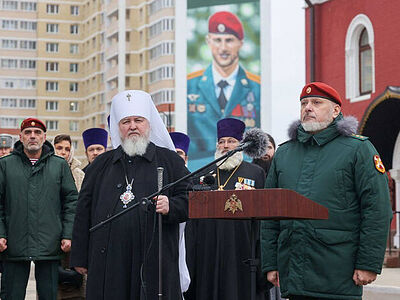 На территории главного храма Росгвардии открыли Аллею Героев