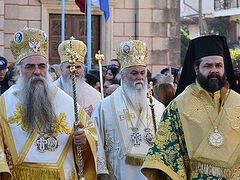 Zakynthos celebrates patron saint with city-wide procession of relics