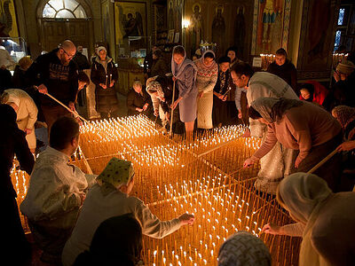 В московском храме зажгли 3000 свечей в память о детях, убитых абортами