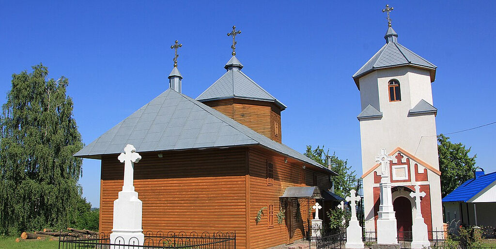 Στην περιφέρεια Τσερνοβτσί η «Ορθόδοξη Εκκλησία της Ουκρανίας» εκ νέου εκμεταλλεύτηκε στρατιωτική κηδεία για να κάνει κατάληψη ναού της Ουκρανικής Ορθόδοξης Εκκλησίας