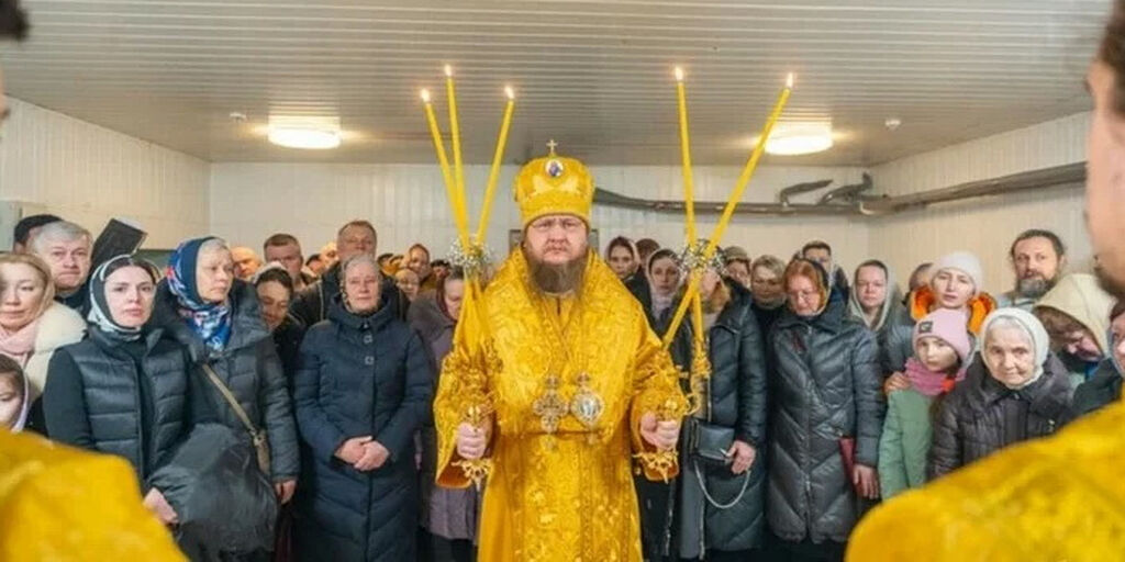 Οι ενορίτες του Καθεδρικού Ναού της Ουκρανικής Ορθόδοξης Εκκλησίας στο Τσερκάσι αναγκάζονται να προσεύχονται σε υπόγειο