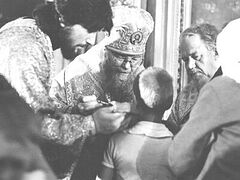 «Благословит, прижмет твою руку, посмотрит в глаза…»