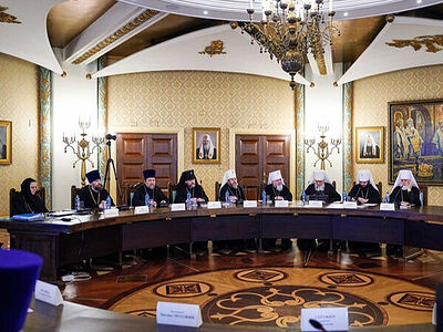 В ходе заседания Высшего Церковного Совета было заслушано экспертное мнение министра внутренней политики Калужской области О.А. Калугина