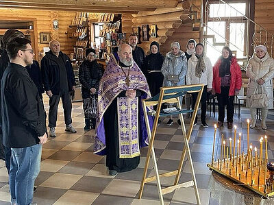 В Мариуполе совершили панихиду по погибшим бойцам СВО