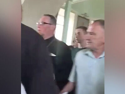 Рейдеры во время службы вытолкали прихожан из храма Украинской Православной Церкви в буковинском селе Ставчаны