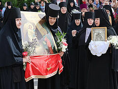 Jerusalem, Russian, Bulgarian clergy in transfer of revered icon in Jerusalem