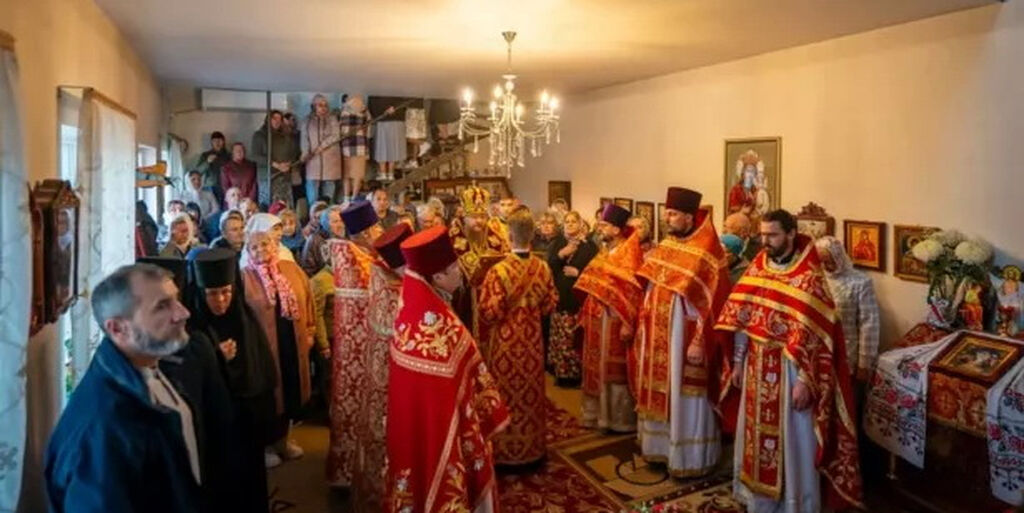 Ο Μητροπολίτης Θεοδόσιος επισκέφτηκε την κοινότητα της πόλης Ζολοτονόσα, από την οποία είχαν αρπάξει τον ναό