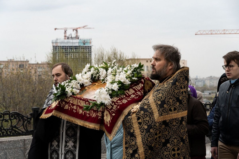 Утреня с чином погребения Святой Плащаницы