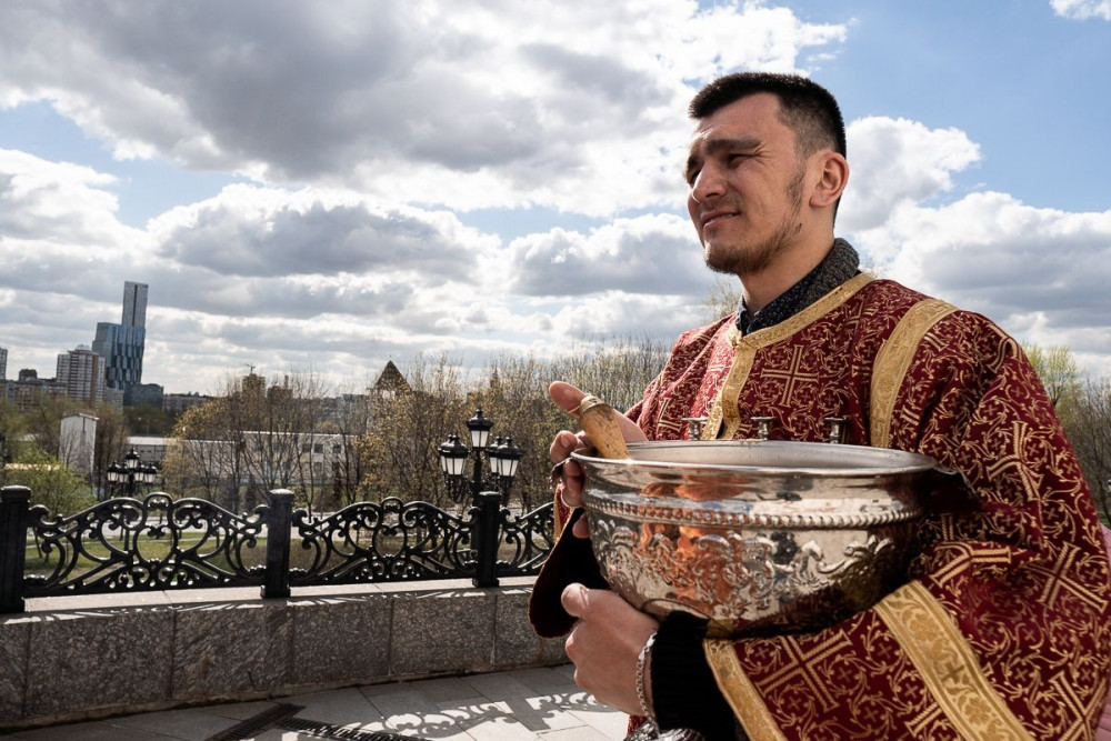 Крестный ход во время всенощного бдения на престольный праздник