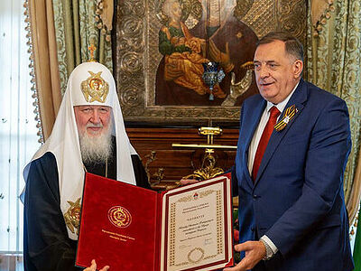 Милорад Додик вручил Святейшему Патриарху Кириллу высшую награду Республики Сербской