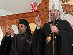 Antiochian hierarch visits Mariupol churches