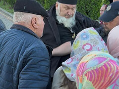 Police and schismatics attack church and elderly parishioners as Orthodox Christians peacefully pray