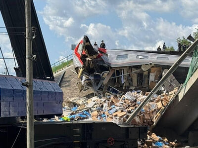 Священники Брянской епархии посещают пострадавших при обрушении моста в Брянской области