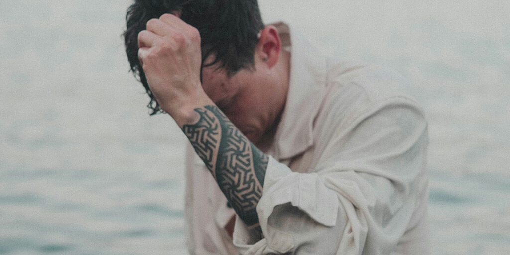 «Αυτός ο κύριος ερχόταν κάθε φορά στην εκκλησία με σορτς, πέδιλα και αμάνικο μπλουζάκι».