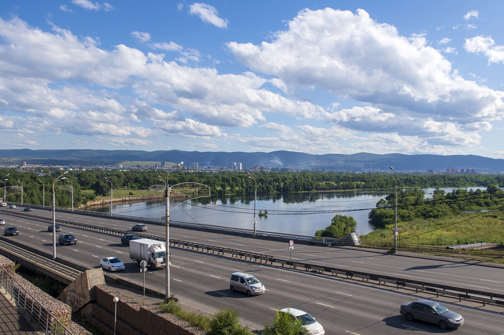 Красноярск. Октябрьский мост через реку Енисей