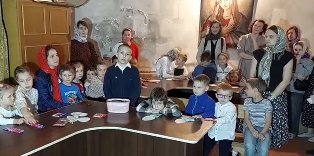 Η Μητρόπολη Τσερκάσι δημοσίευσε βίντεο με τα παιδιά που είχαν διωχτεί από τον Ιερό Ναό του Αρχαγγέλου Μιχαήλ