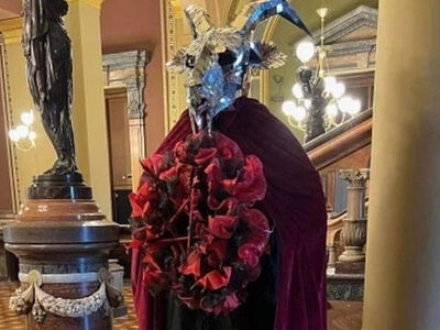 «Храм сатаны» подал жалобу на правительство штата Айова за запрет совершить "ритуал" в Капитолии