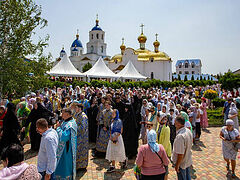 1000-strong procession in Odessa region to honor a monastery’s founding