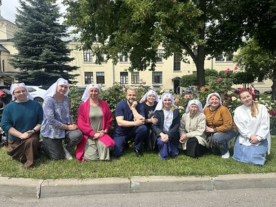 Больница святителя Алексия организовала стажировку сестер милосердия из Макеевки