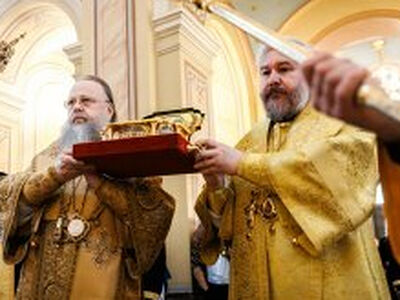 Состоялось принесение ковчега с мощами святителя Тихона, Патриарха Московского, в Ростовскую епархию