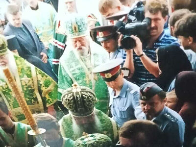 «Только внесли мощи, и разорвалось небо…»