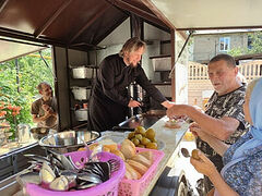 Казанская епархия организовала в Лисичанске раздачу горячих обедов нуждающимся. Информационная сводка о помощи беженцам (за 7 июля — 3 августа 2025 года)