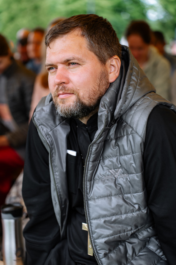 Священник Михаил Мельников