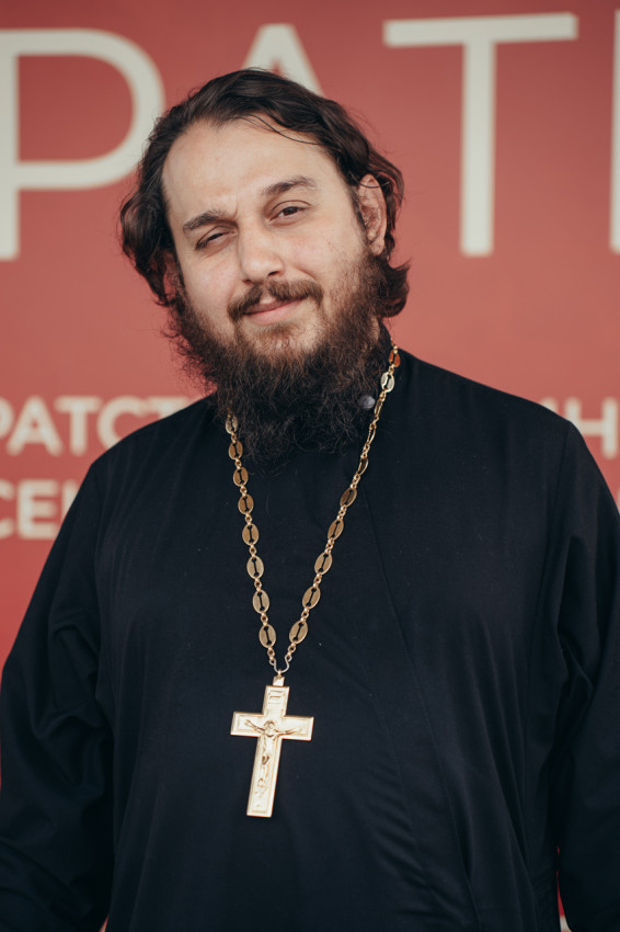 Священник Альвиан Тхелидзе