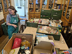 ROCOR London cathedral feeds thousands of needy families