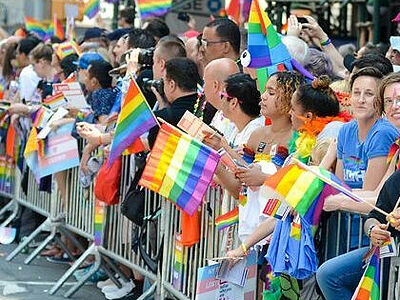 В американских штатах гей-парады отменяют или переносят из-за нехватки финансирования и «общего враждебного отношения»