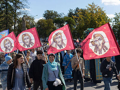 В Костроме прошел Крестный ход в честь Феодоровской иконы Божией Матери