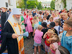 Romanian diocese provides thousands of children with school supplies