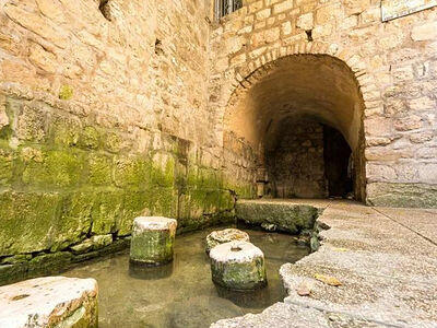 Рядом с Силоамской купальней раскопали массивную стену, которая была частью сложной плотины