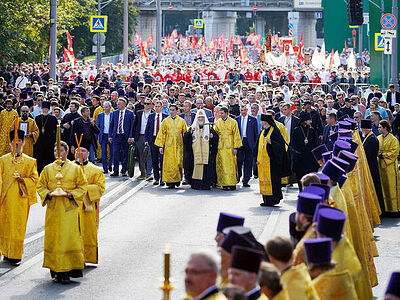 Предстоятель Русской Церкви возглавил общемосковский крестный ход