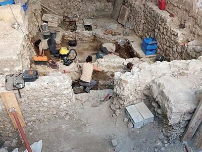 Во Франции обнаружены руины 1500-летнего собора с полностью сохранившимся баптистерием