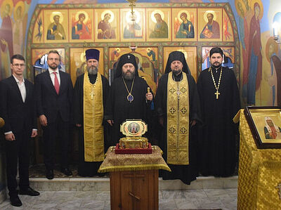 Ковчег с мощами святителя Тихона, Патриарха Всероссийского, принесен в Абаканскую епархию