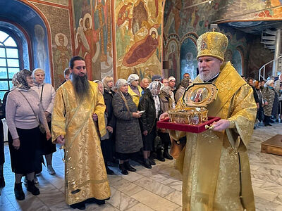 Состоялось принесение ковчега с мощами Патриарха Всероссийского Тихона в Новокузнецкую епархию