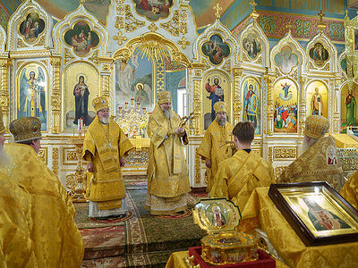 Верующие Новосибирской епархии поклонились мощам святителя Тихона